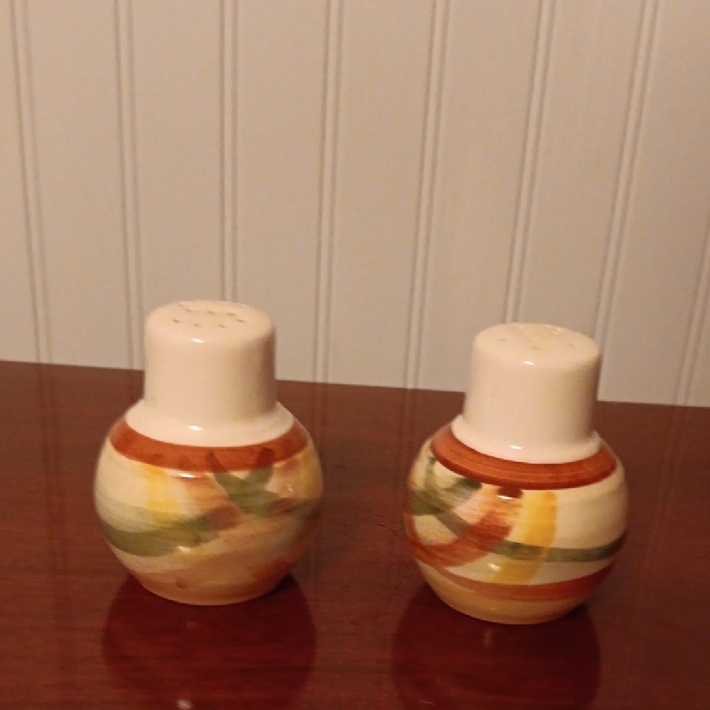 Vintage Vernon Kilns Homespun Vernonware salt & pepper